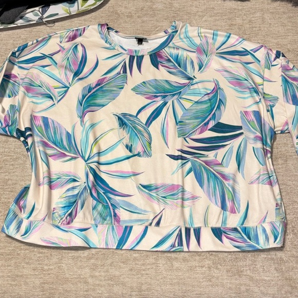 Torrid sz 4/ 4x/ 26 spring 3/4 sleeve top cream with blu and pink leaf pattern - Picture 1 of 6